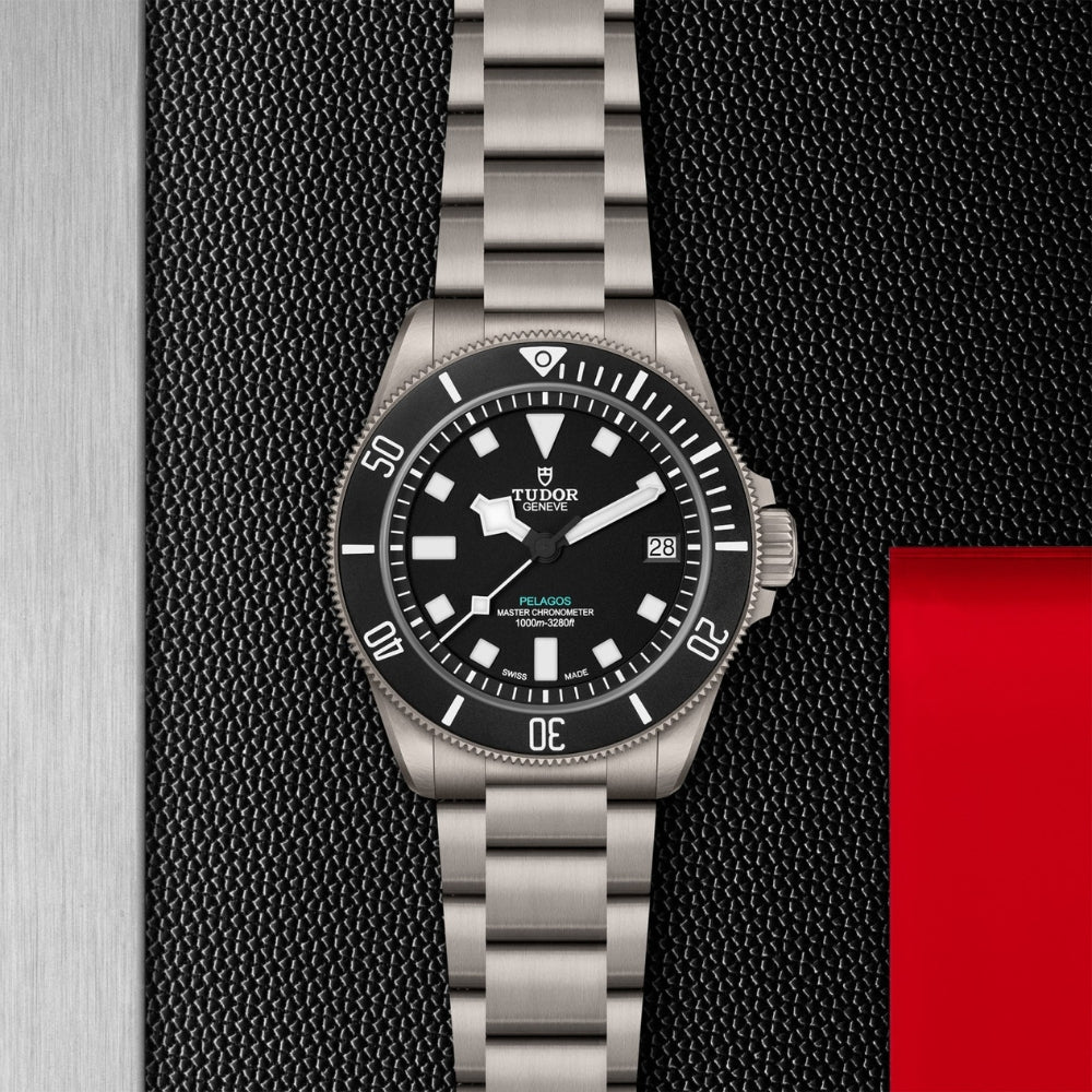 M2543C1A7NU-0001 Tudor front